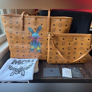 【MCM】Rabbit Shopper Tote Bag & Shoulder Pouch in Visetos Cognac